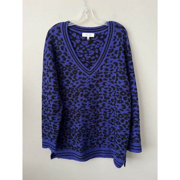 John + Jenn Sweater Womens Medium Oversized Animal Print V Neck Blue Tunic - Picture 7 of 9